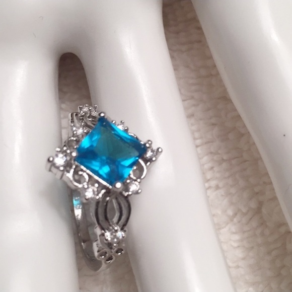 2.4K Blue Sapphire Ring - size 10 (Lab Stone) - Picture 6 of 8